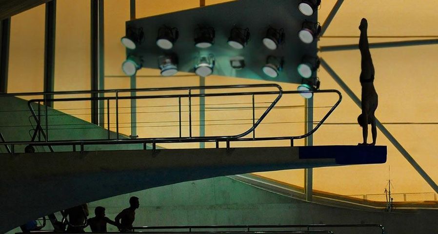 Matthew Mitcham sur le plongeoir de l’Aquatics Centre dans le parc olympique de Stratford en 2012, Londres, Royaume-Uni