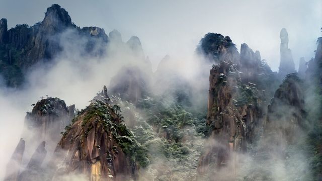 「冬の山霧」中国, 江西省
