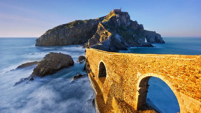 「サン・フアン・デ・ガステルガチェ教会」スペイン, バスク地方