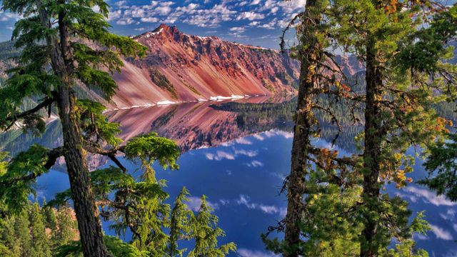 火山口湖国家公园的守望峰,美国俄勒冈州