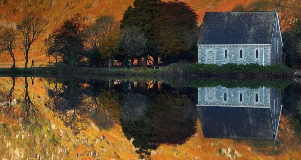 St. Finbarr-Kapelle und der Gougane-Barra-See, Irland