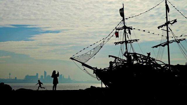 新布莱顿海滩的浮木海盗船，英国沃勒西