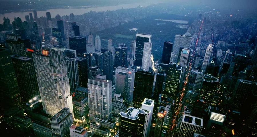 鸟瞰美国纽约曼哈顿的摩天大楼