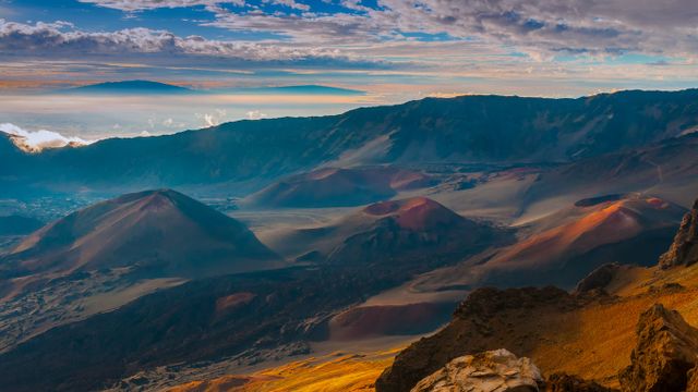 夏威夷茂宜岛,哈雷阿卡拉火山口的渣锥