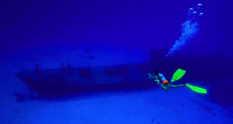 Diver at Wreck Seven Screws, Pacific Ocean, Northern Mariana Islands - Tim Rock/Photolibrary ©