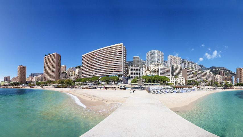 Panorama de la plage du Larvotto à Monaco