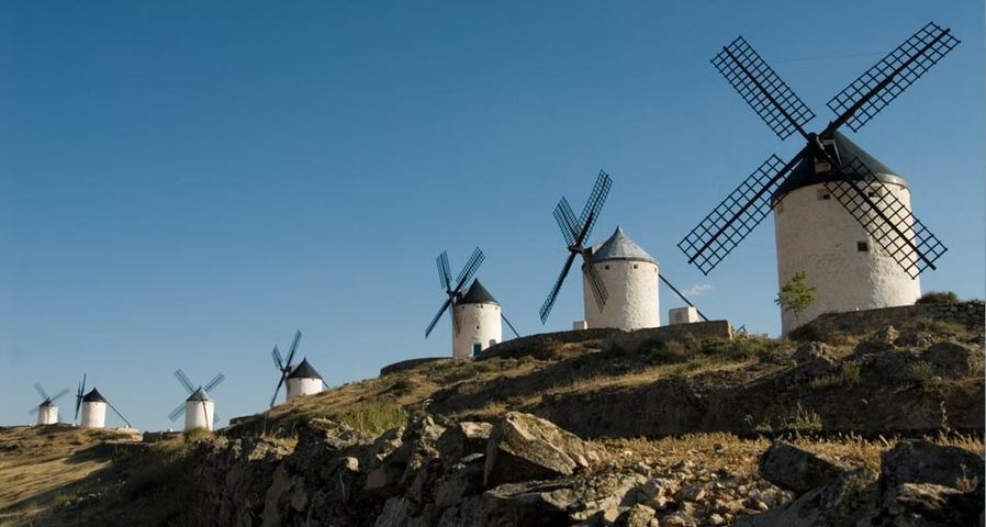 Spain, La Mancha,Castilla, Campo Consuegra, windmills ©