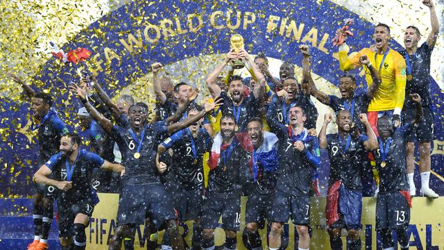 Les Bleus célébrant leur titre de Champions du monde au stade Loujniki, Moscou, Russie 
