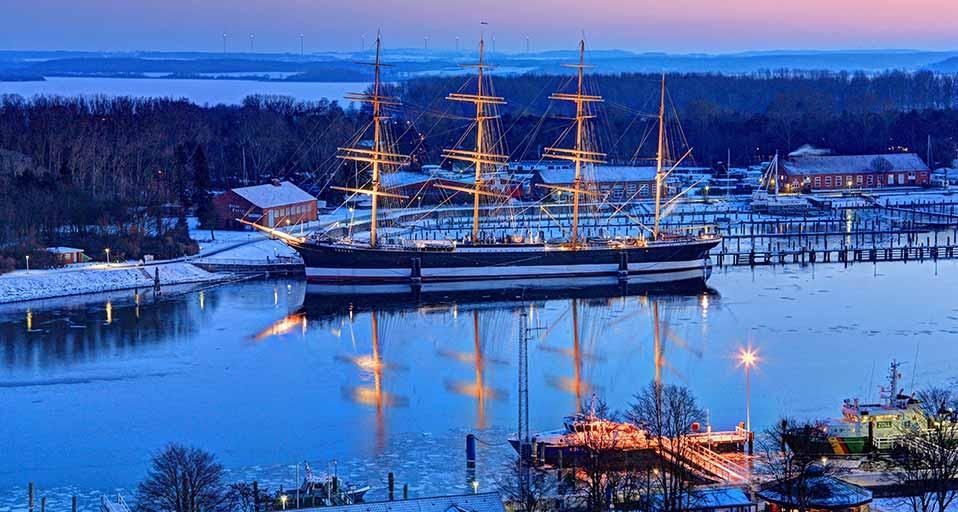 Die Viermast-Stahlbark "Passat" liegt in der Travemündung, Travemünde, Schleswig-Holstein,Deutschland