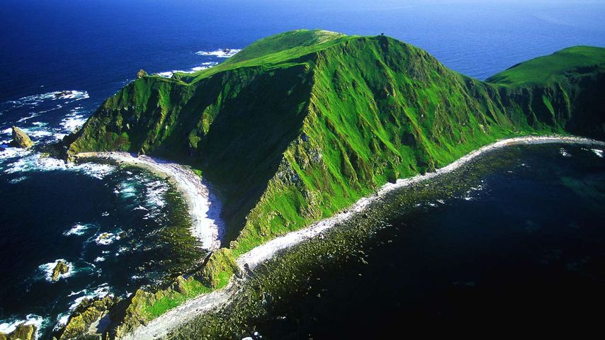 Vue aérienne de la réserve écologique de Triangle Island, Colombie-Britannique, Canada