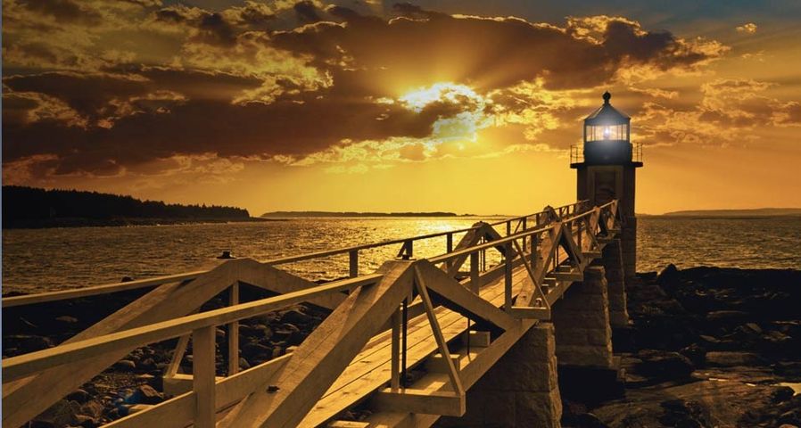 Clyde Point Lighthouse, Maine, USA - Glen Allison/Getty Images ©