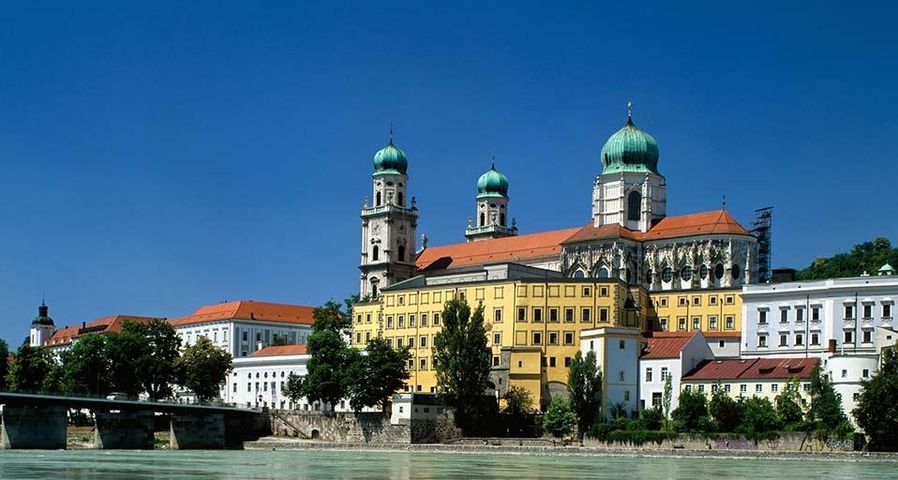 Der Dom und der Inn, Passau, Bayern, Deutschland