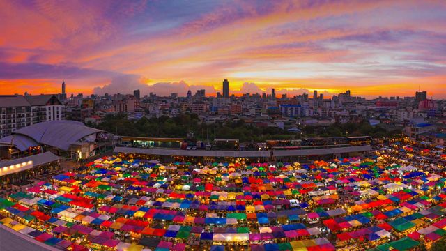 Train Night Market à Ratchada, Bangkok, Thaïlande