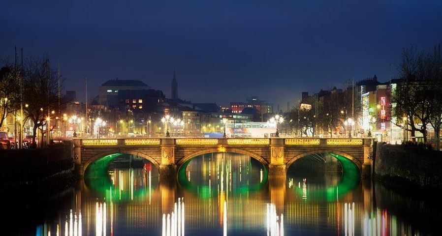 Die O’Connell Bridge führt über die Liffey in Dublin, Irland