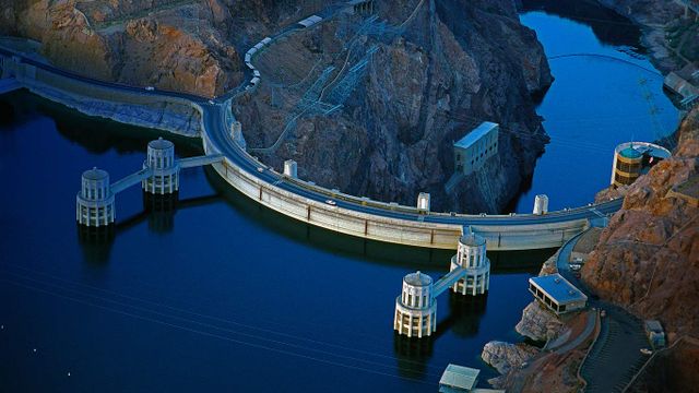 Hoover Dam on the border between Arizona and Nevada
