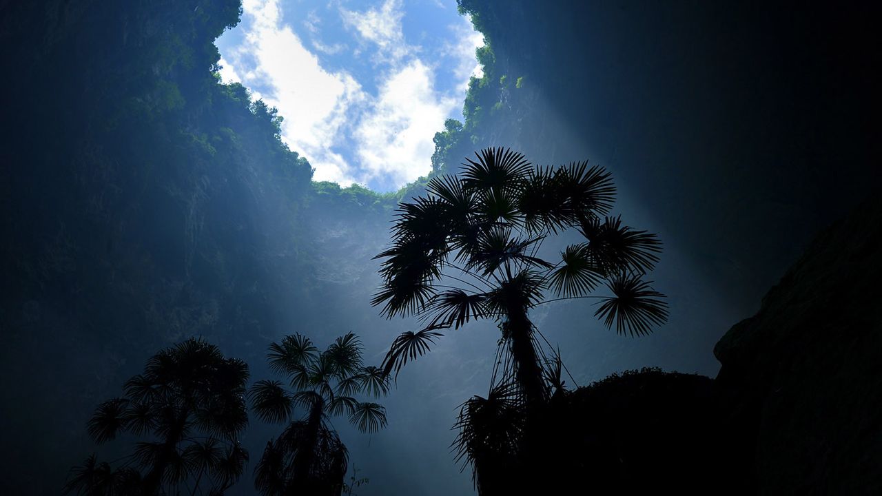 Sinkhole in Xuan’en County, Hubei, China 