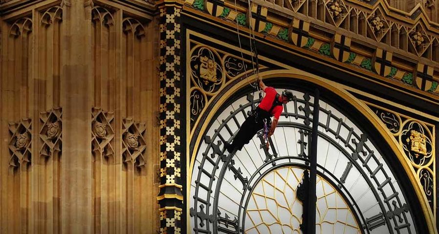 Workers carry out repairs to the clock faces on St Stephen's Tower – commonly called  “Big Ben” – in London, England – Carl De Souza/Getty Images ©