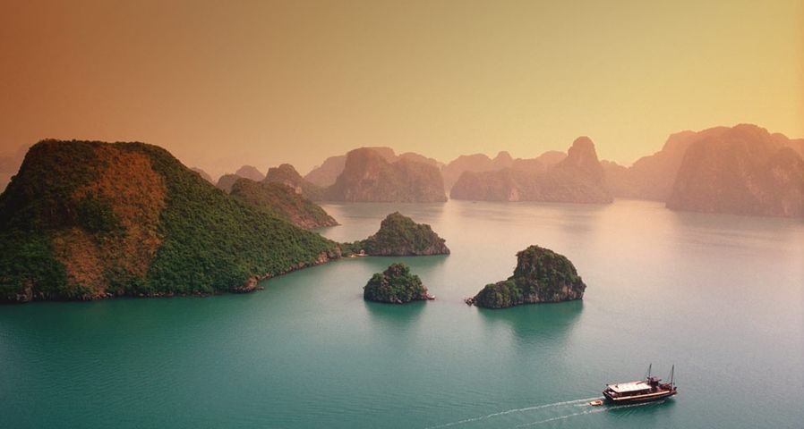 Die Halong-Bucht liegt in der Provinz Quang Ninh, Vietnam