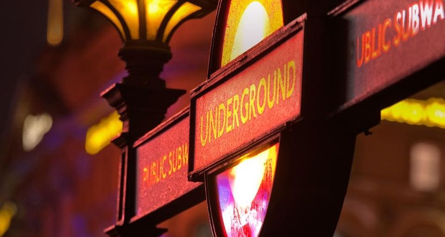Underground-Schild in London, England