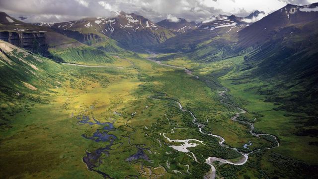 「アラスカ半島国立野生生物保護区」アメリカ, アラスカ