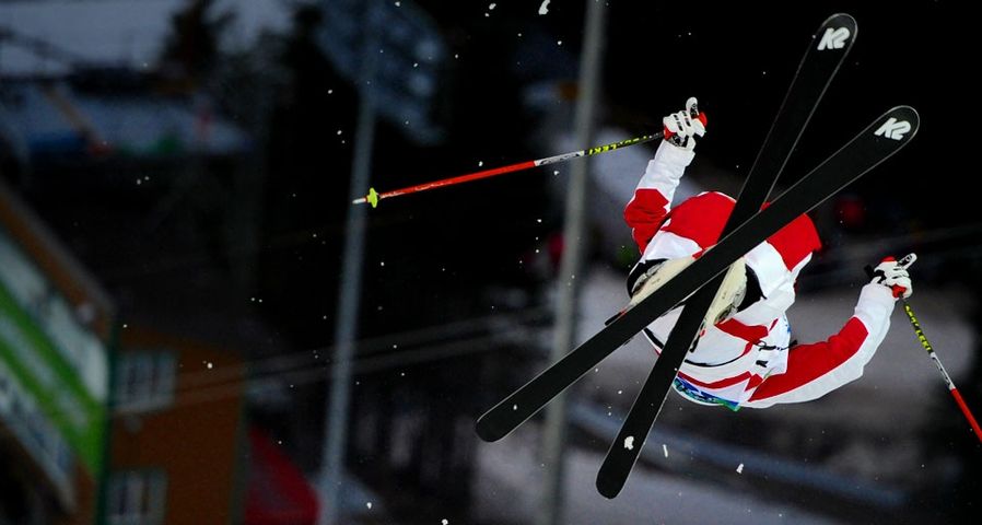 A skier performs during the Women's Moguls Freestyle Skiing qualification at the 2010 Vancouver Winter Olympics on February 13, 2010 – Martin Bureau/AFP/Getty Images ©