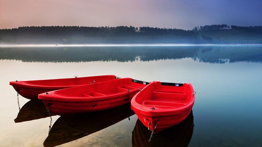 Drei rote Boote am Sorpesee, Sauerland, Nordrhein-Westfalen – Zweiter Preis GEO-Bing-Fotocontest