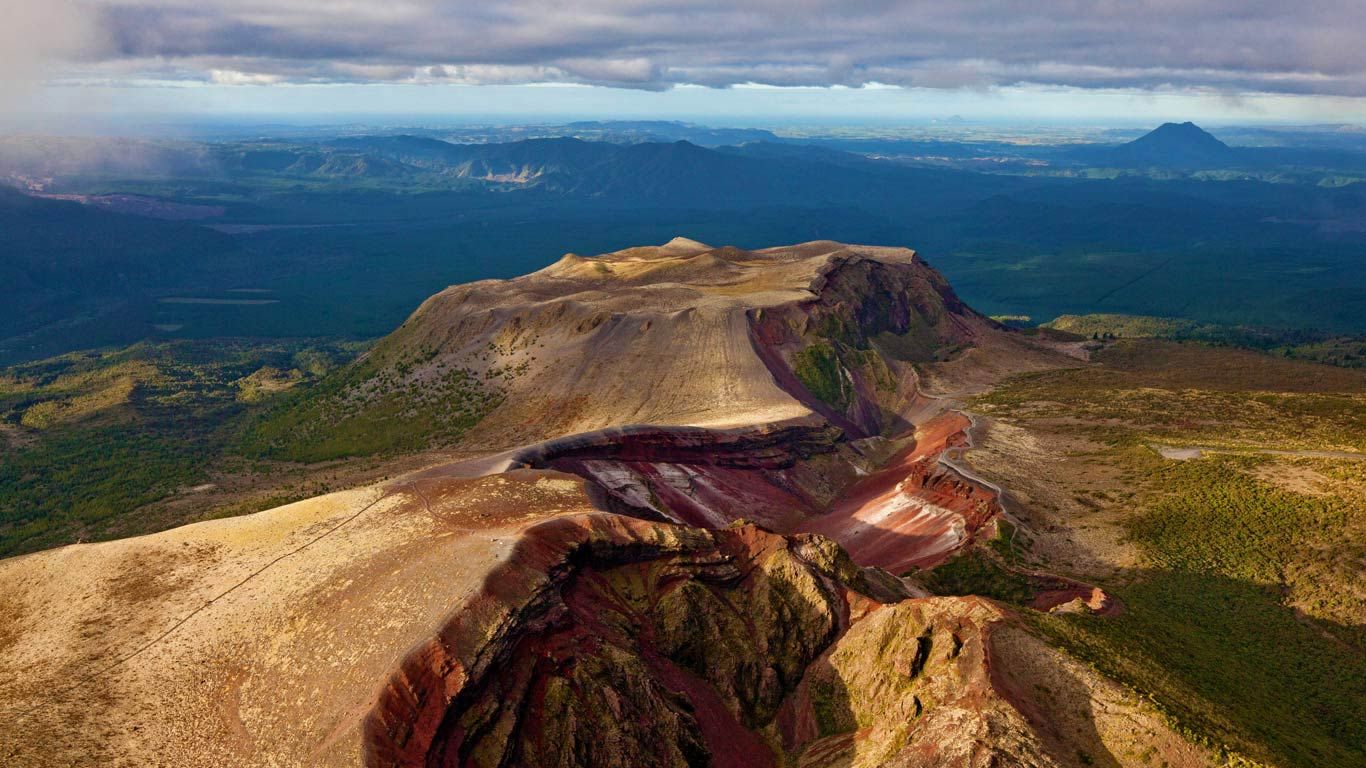 Mount Tarawera on the North Island, New Zealand | Peapix