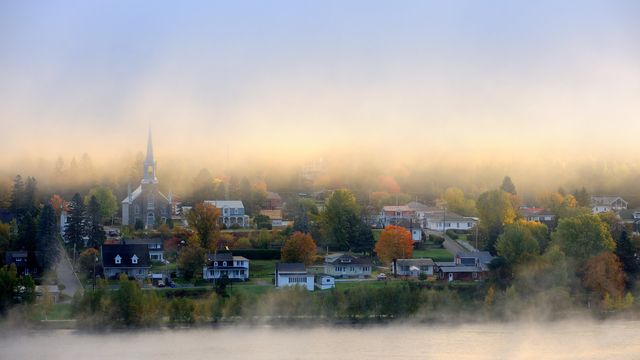 Morning mist and autumn colours in Grandes-Piles, Que.