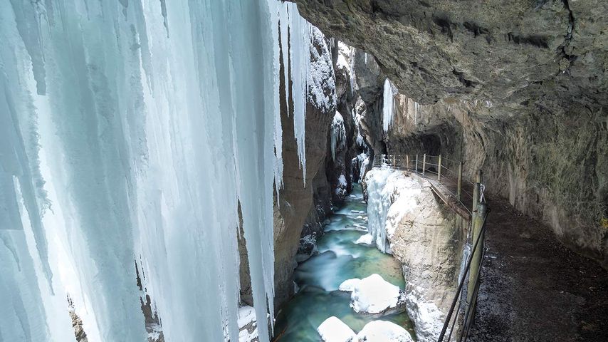 Eiszapfen in der Partnachklamm, Garmisch-Partenkirchen, Bayern, Deutschland 