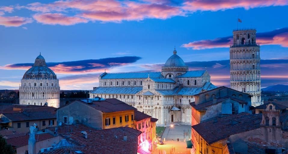 Die Kathedrale von Pisa mit Glockenturm in Pisa, Italien