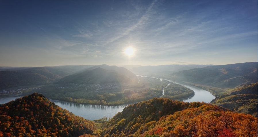 Blick von der “Kanzel” am Vogelberg auf die Donau in der Nähe von Dürnstein, Wachau, Niederösterreich – imagebroker.net/SuperStock ©