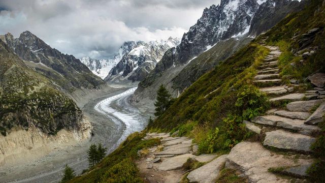 Chemin menant à la Mer de Glace depuis la montagne, Chamonix. 