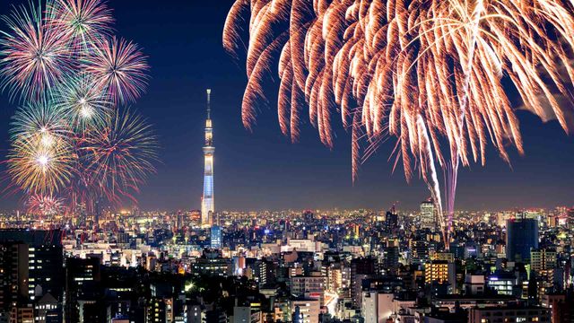 「隅田川花火大会とスカイツリー」東京