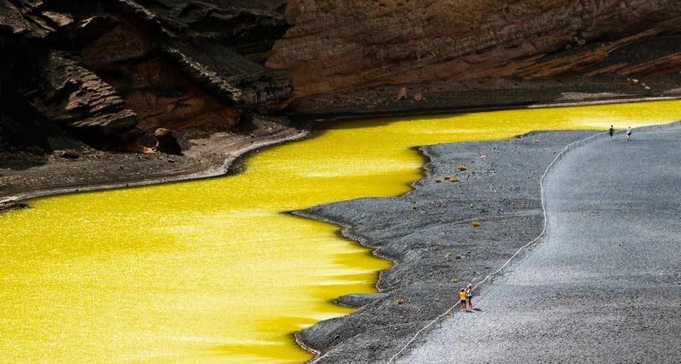 Charco de los Ciclos (auch bekannt als “Grüne Lagune”) auf Lanzarote, Kanarische Inseln, Spanien