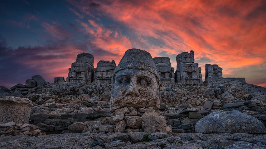 Statues de calcaire sur le Nemrut Dağı, Adiyaman, Turquie