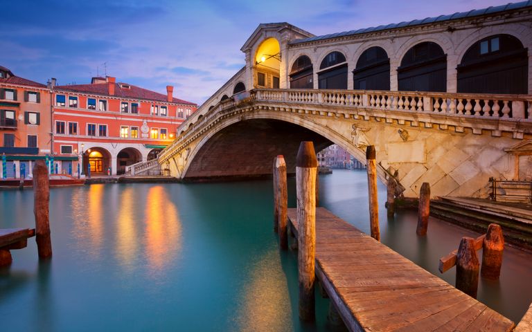 Bridging the Gap Windows 10 Theme