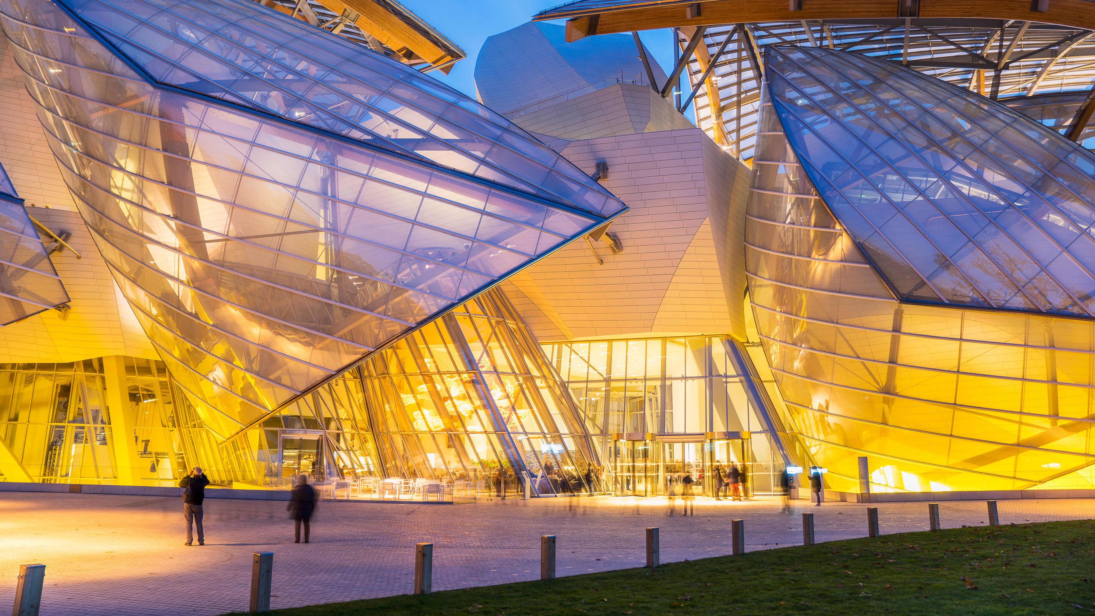 France, Paris, Boulogne, Ville De Paris, Bois De Boulogne, The Foundation  Louis Vuitton Building (frank Gehry Architect) Throw Pillow by Massimo  Borchi - Pixels