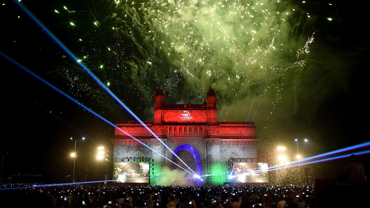 New Year's Eve fireworks at the Gateway of India, Mumbai