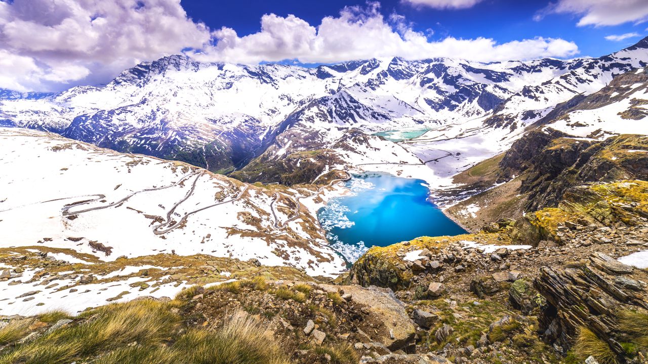 Lago Agnel e lago Serrù, no Parque Nacional Gran Paradiso, Itália