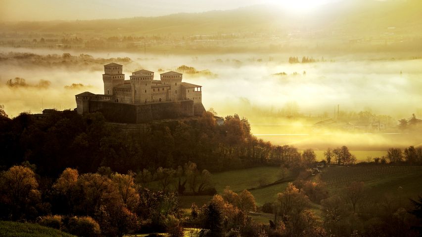 Castello di Torrechiara al tramonto in Val Parma