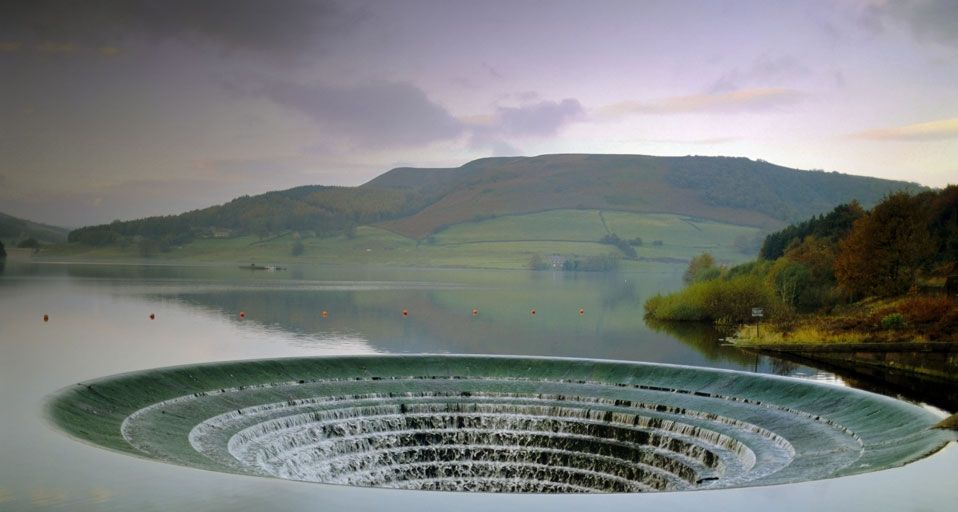 Ein Überfalltrichter im See des Peak-District-Nationalparks, Derbyshire, England – Robert Harding Travel/David Hughes/Photolibrary ©