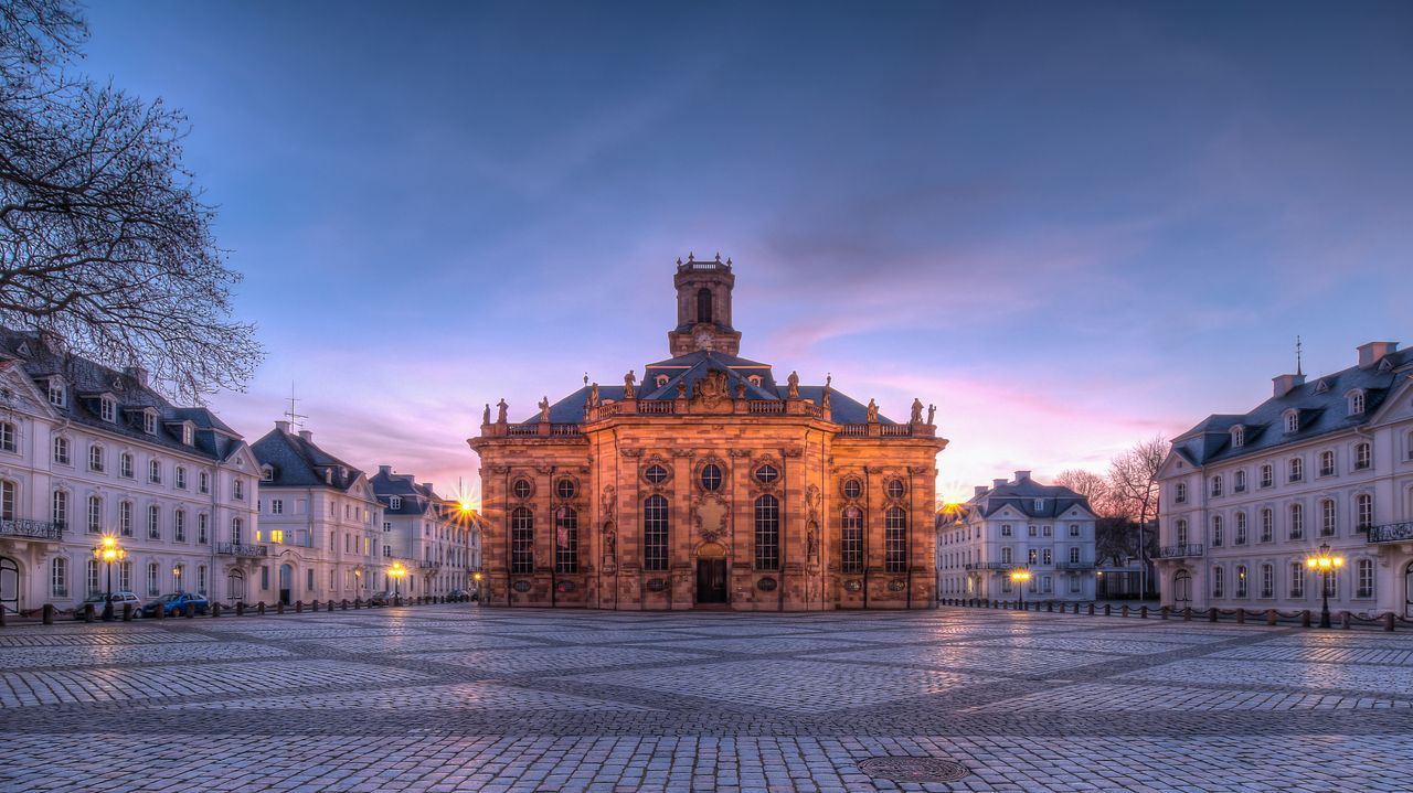 Ludwigskirche in der Abenddämmerung, Saarbrücken, Saarland
