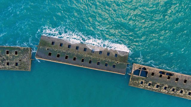 诺曼底入侵后的桑树港遗址,法国诺曼底Arromanches les Bains