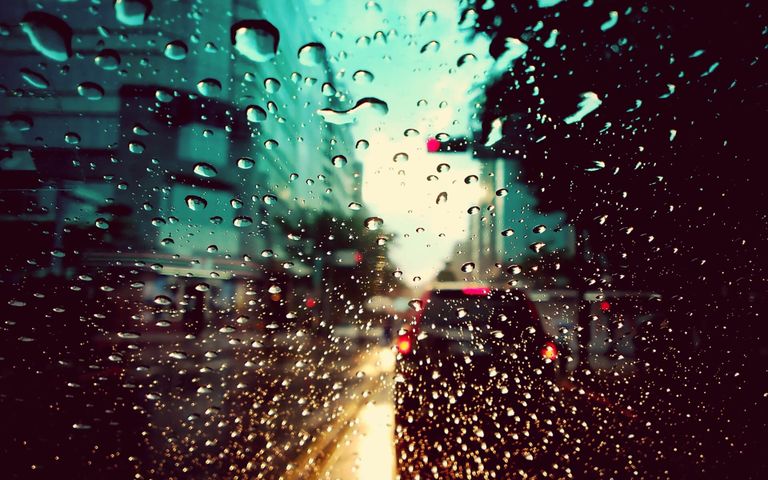 Rain in the City Theme for Windows 10