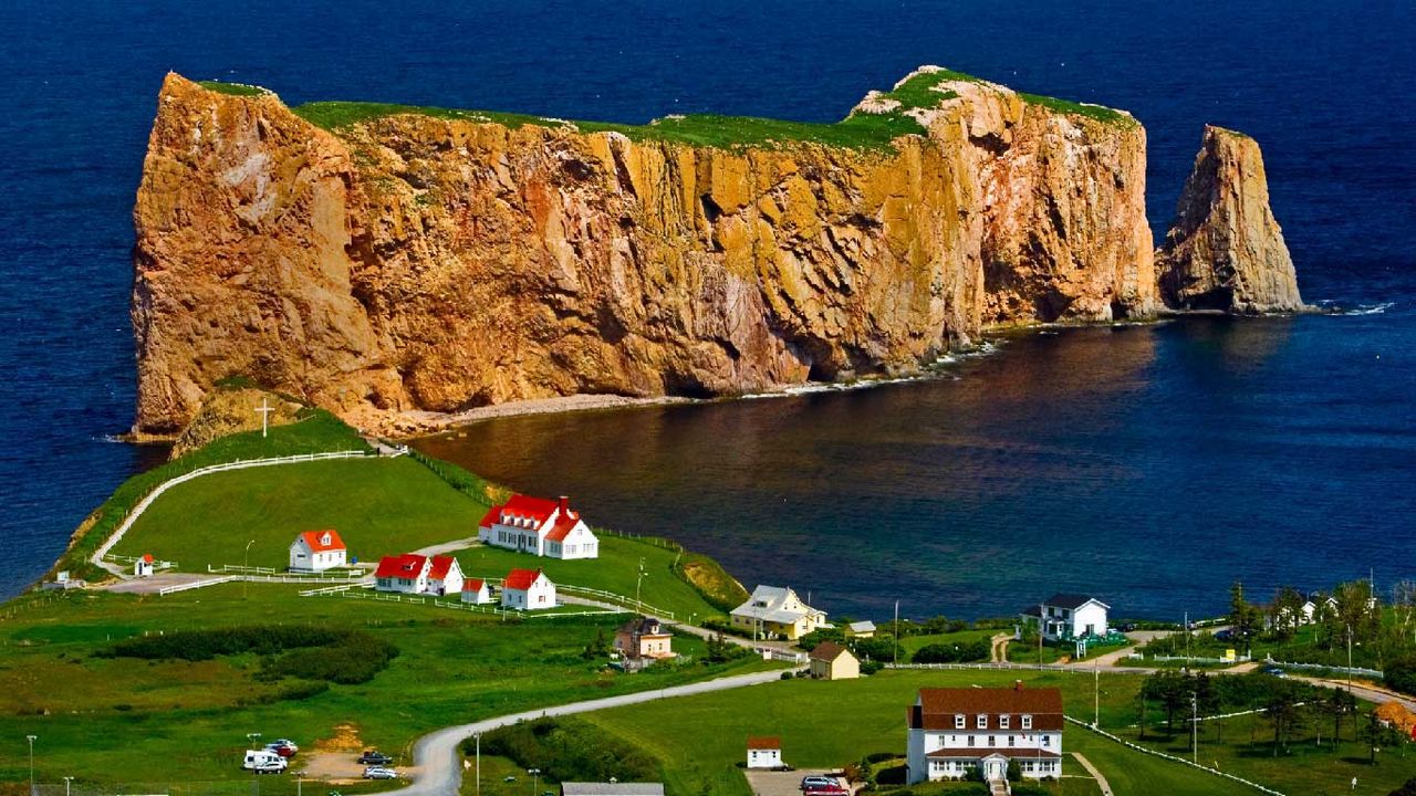 Kalksteinfelsen bei Percé, Gaspésie-Halbinsel, Québec, Kanada 