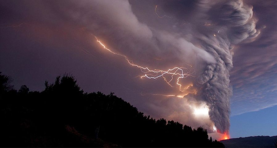 The eruption of Puyehue - Cordon Caulle Rininahue Volcano, Chile