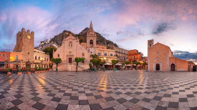 Piazza IX Aprile, Taormina, Sizilien, Italien