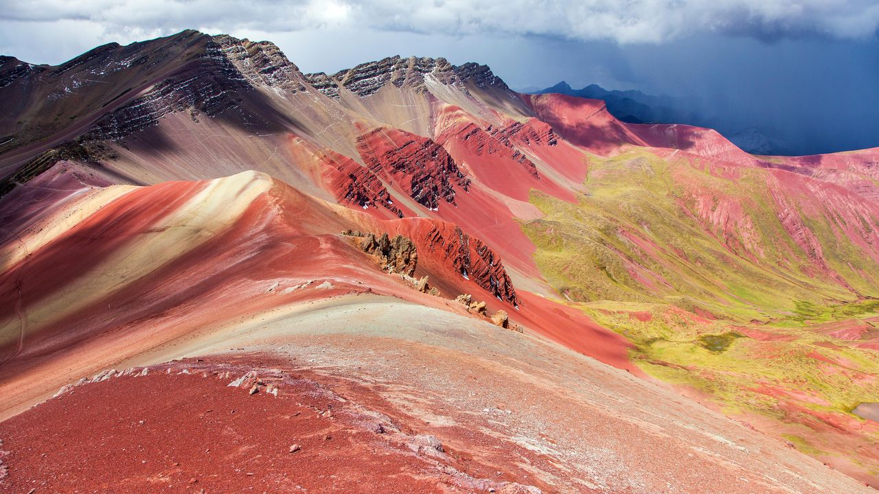 Prismatic peaks