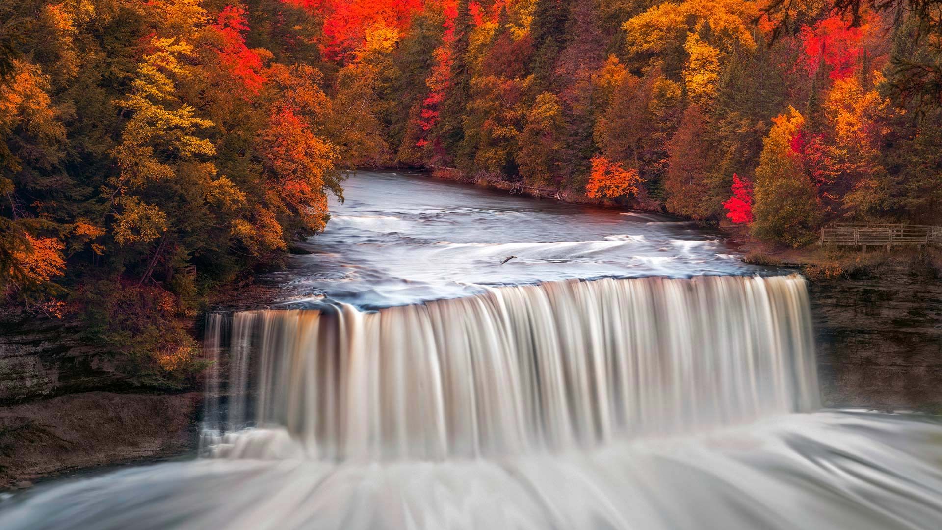 Upper Tahquamenon Falls In Tahquamenon Falls State Park Michigan Peapix 7425