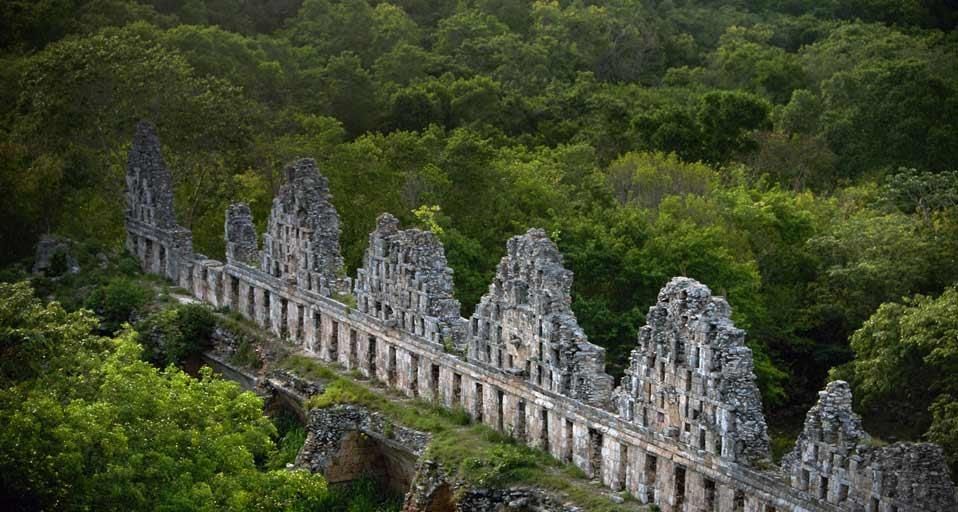 Vue aérienne du Pigeonnier à Uxmal, Yucatán, Mexique